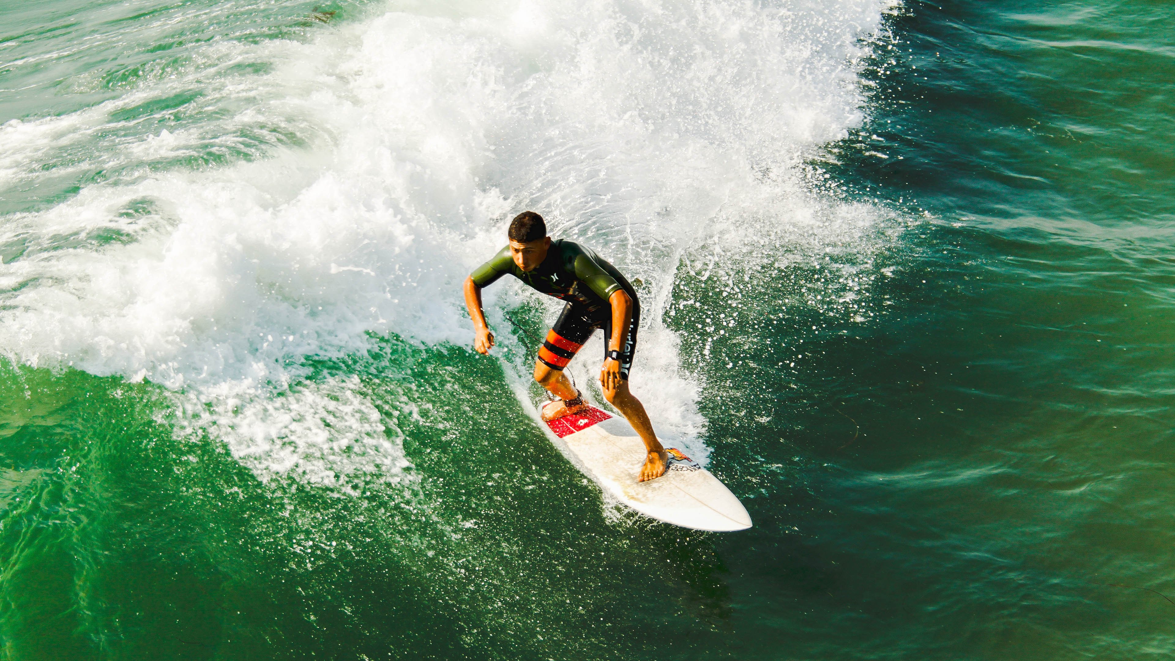 星空体育官网-欧文赛后谦逊发言登热搜，洛杉矶湖人险胜利物浦引发热议